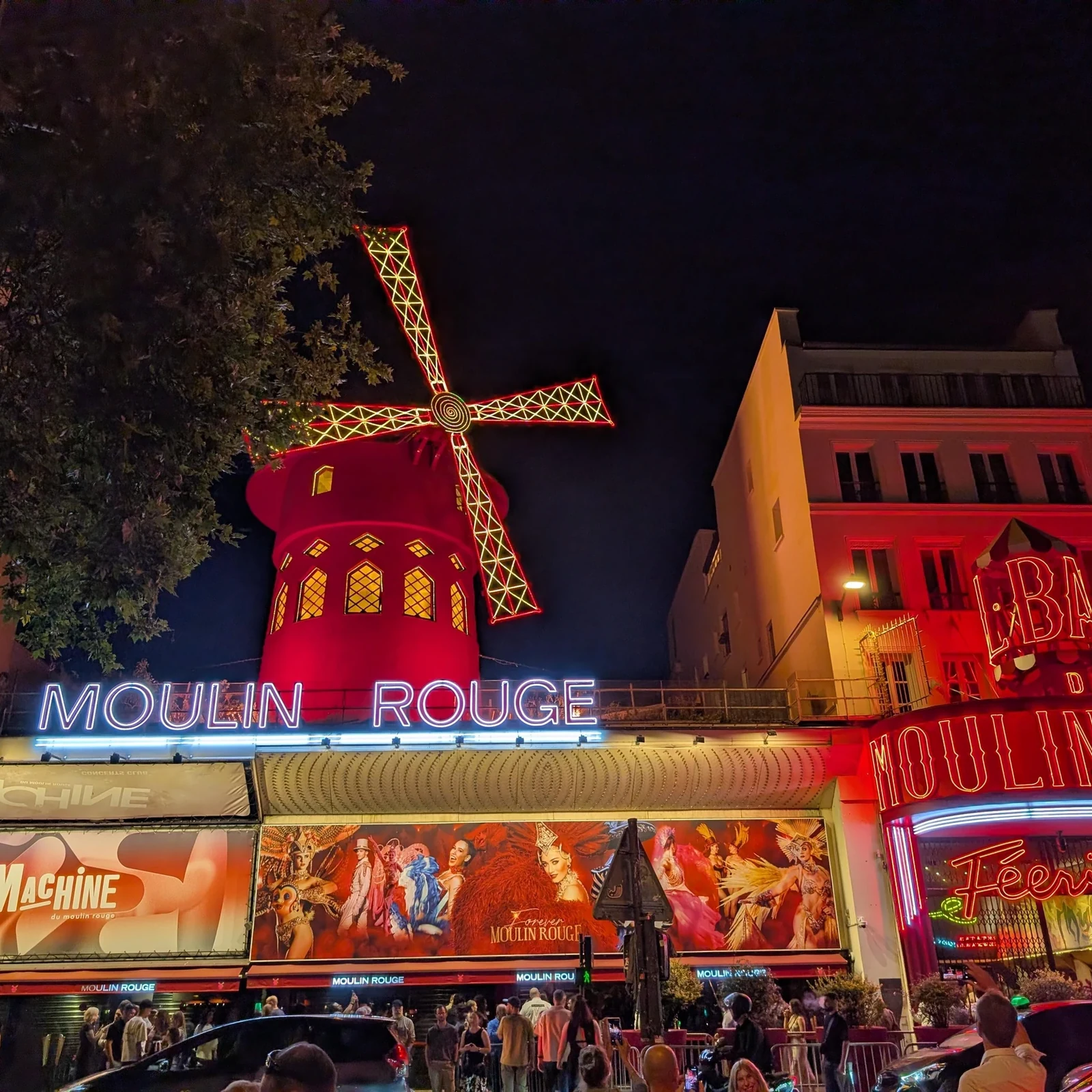 Cena y espectáculo en el Moulin Rouge de París con “Féerie”