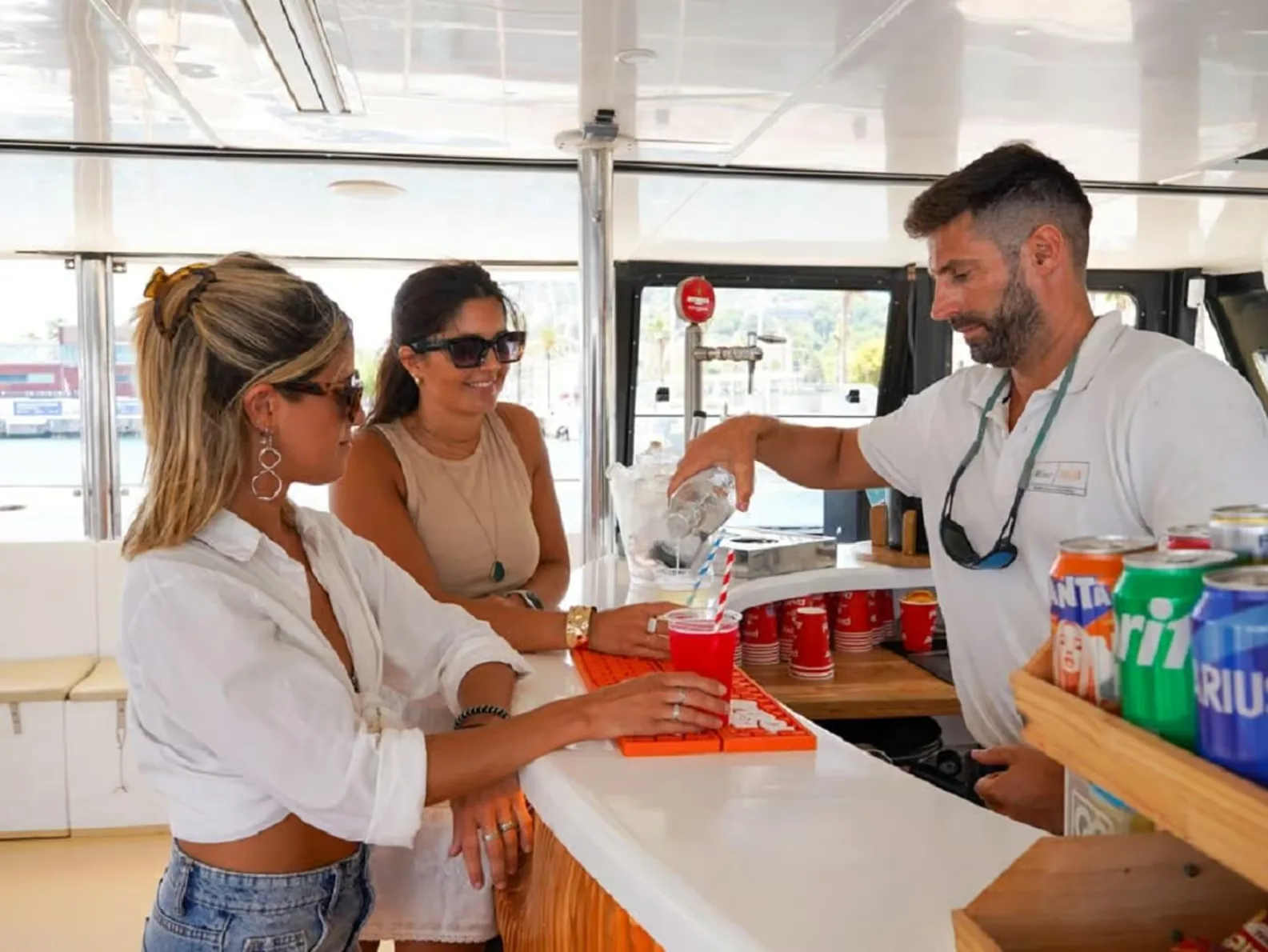 Croisière en catamaran à Barcelone avec musique et vues sur la mer