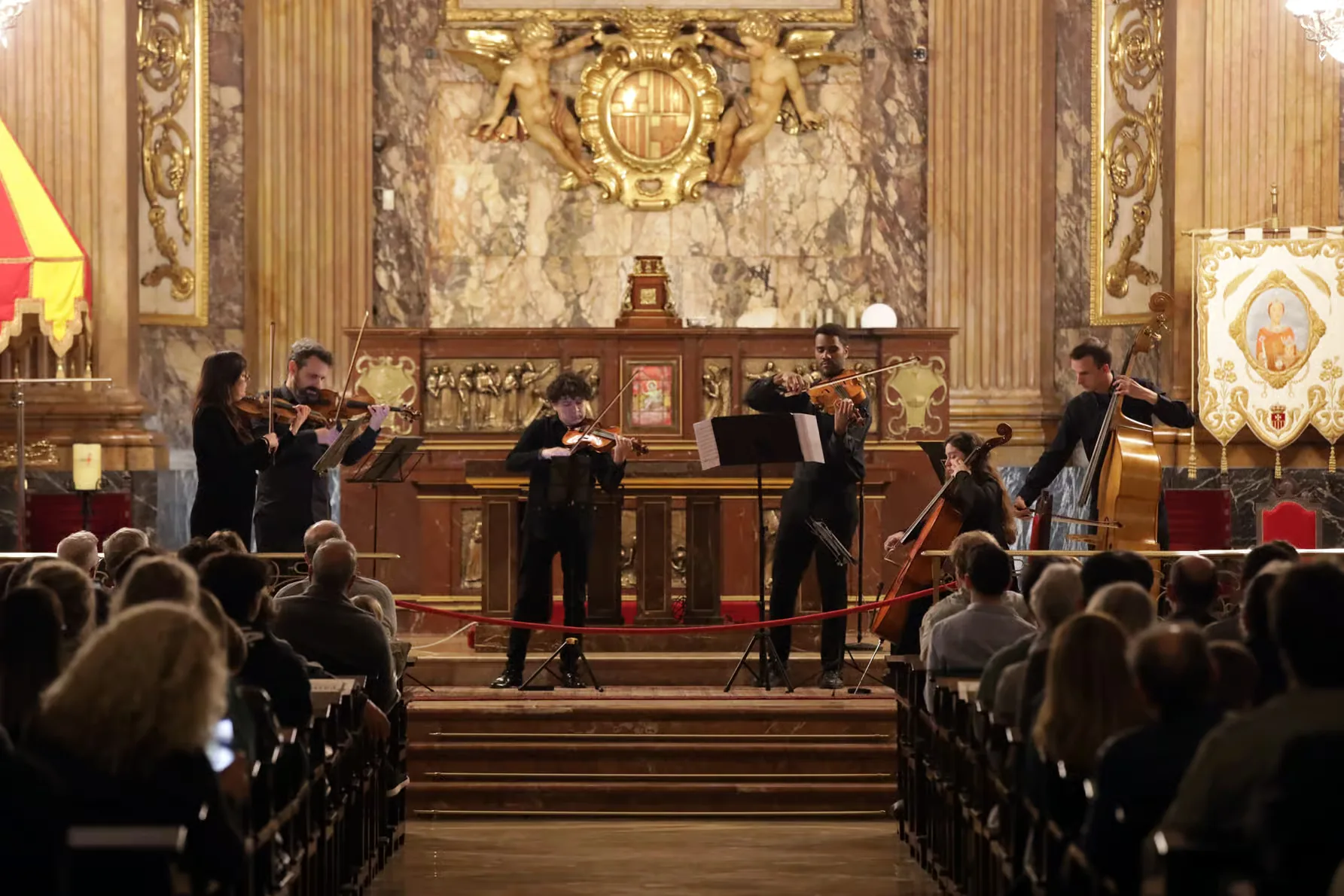 Vive Las cuatro estaciones de Vivaldi en una basílica barroca de Barcelona