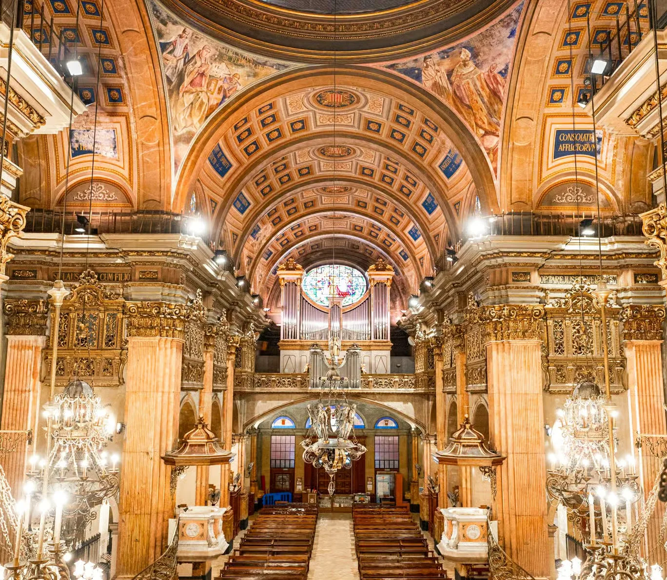 Vive Las cuatro estaciones de Vivaldi en una basílica barroca de Barcelona
