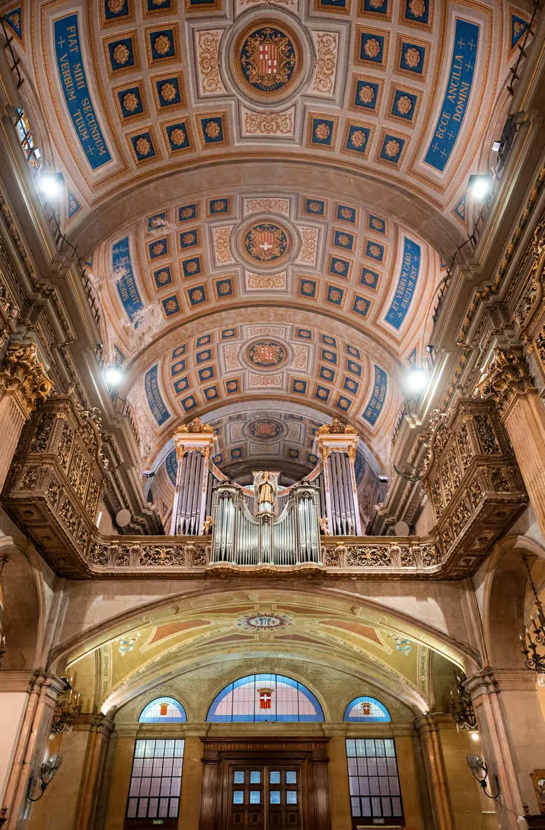 Vive Las cuatro estaciones de Vivaldi en una basílica barroca de Barcelona