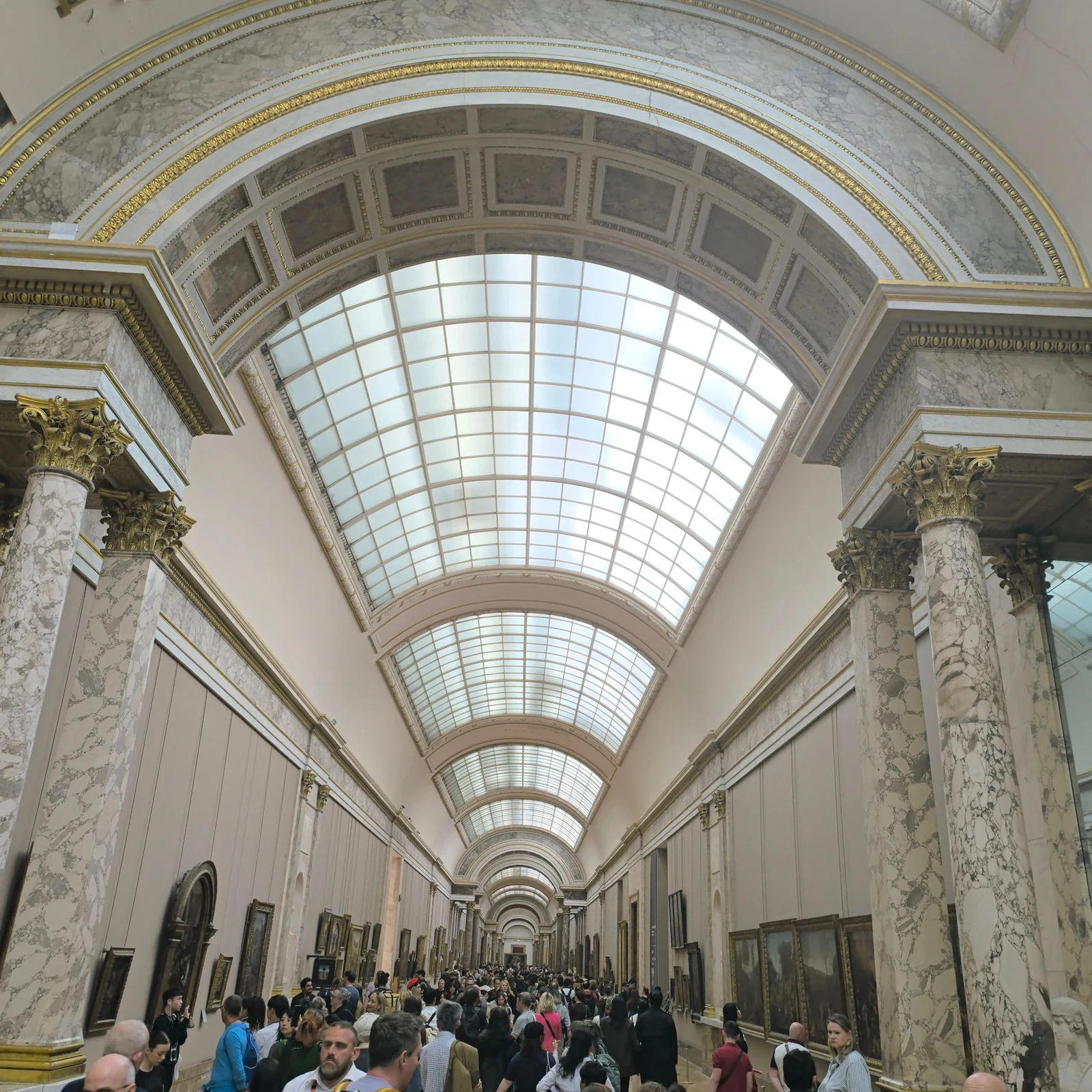 Louvre Museum and Mona Lisa Guided Tour with Reserved Entry