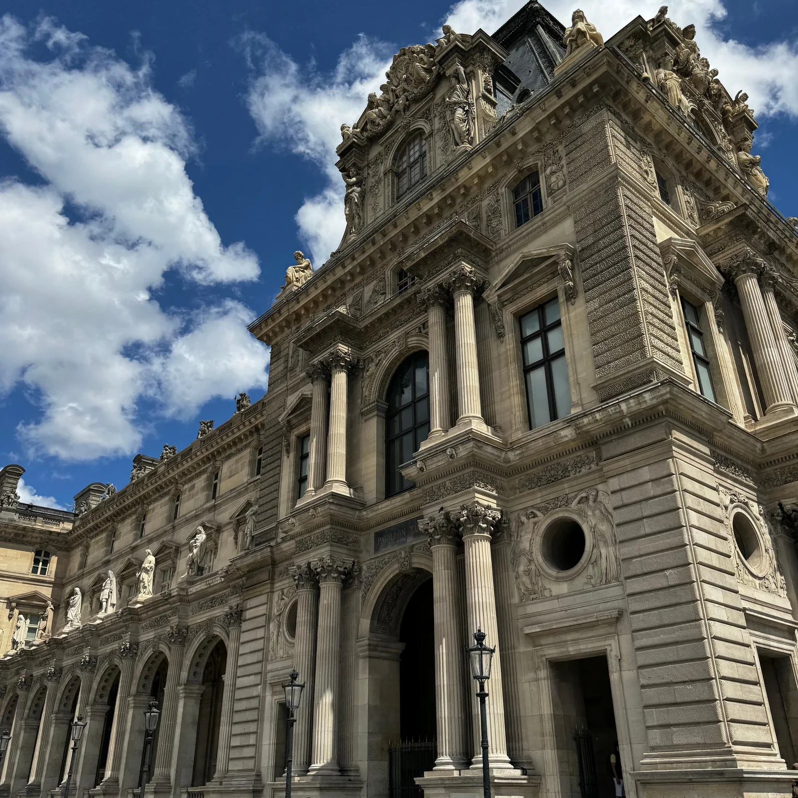 Louvre Museum and Mona Lisa Guided Tour with Reserved Entry