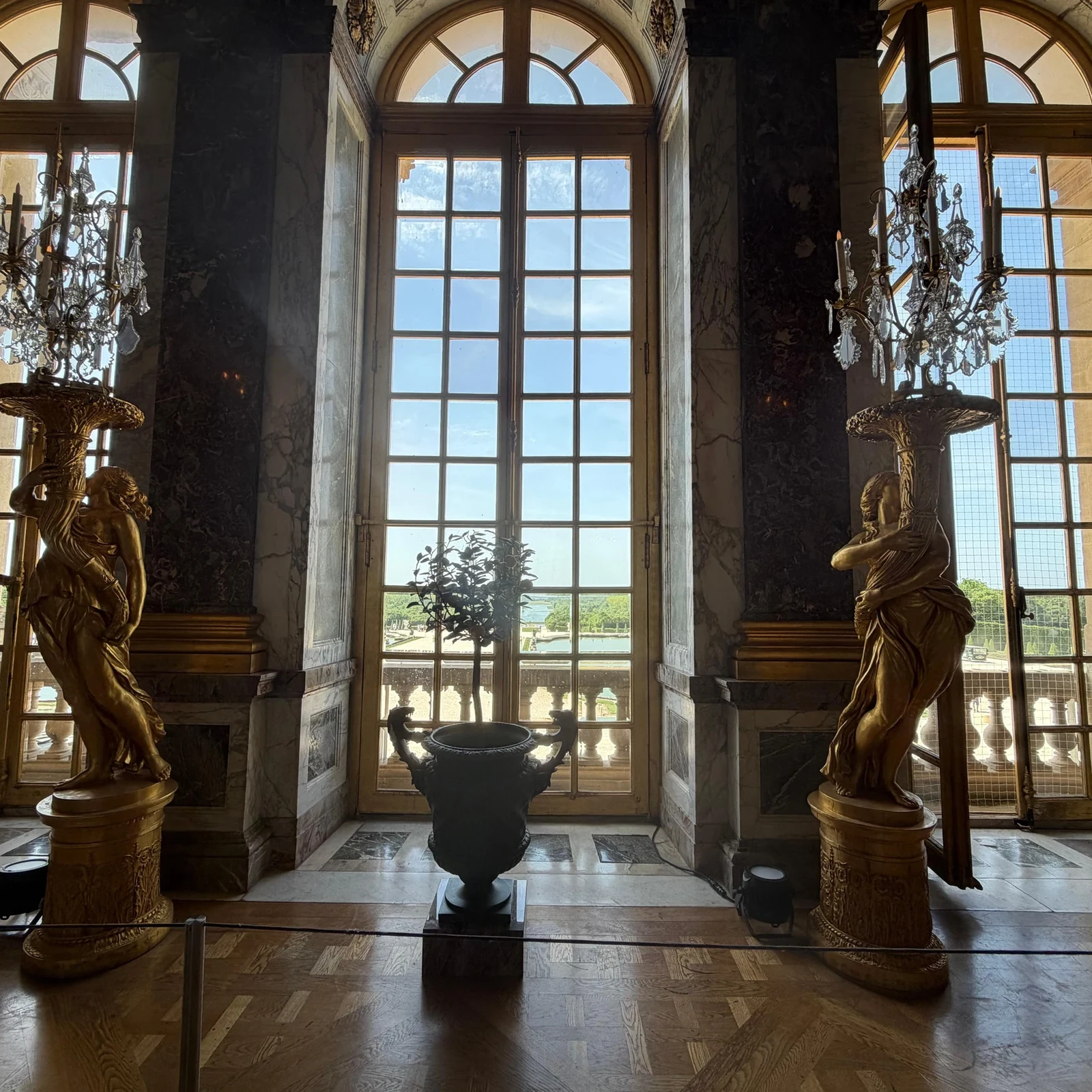 Guided Versailles Tour from Paris with Tickets and Minibus