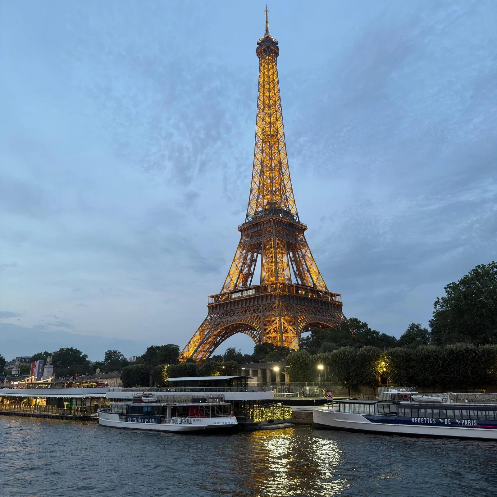 Bateaux-Mouches-Dinner-Cruise auf der Seine