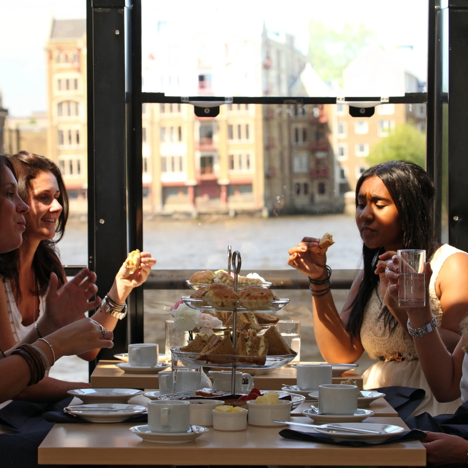 Afternoon-Tea-Bootsfahrt auf der Themse mit London-Panorama