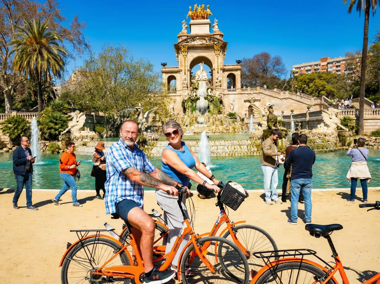 Découvrez Barcelone à vélo avec un guide local