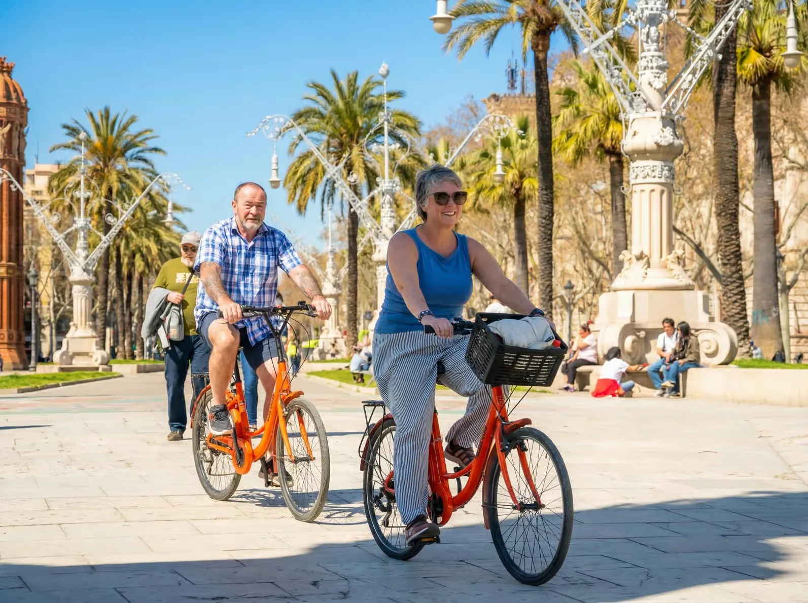 Découvrez Barcelone à vélo avec un guide local