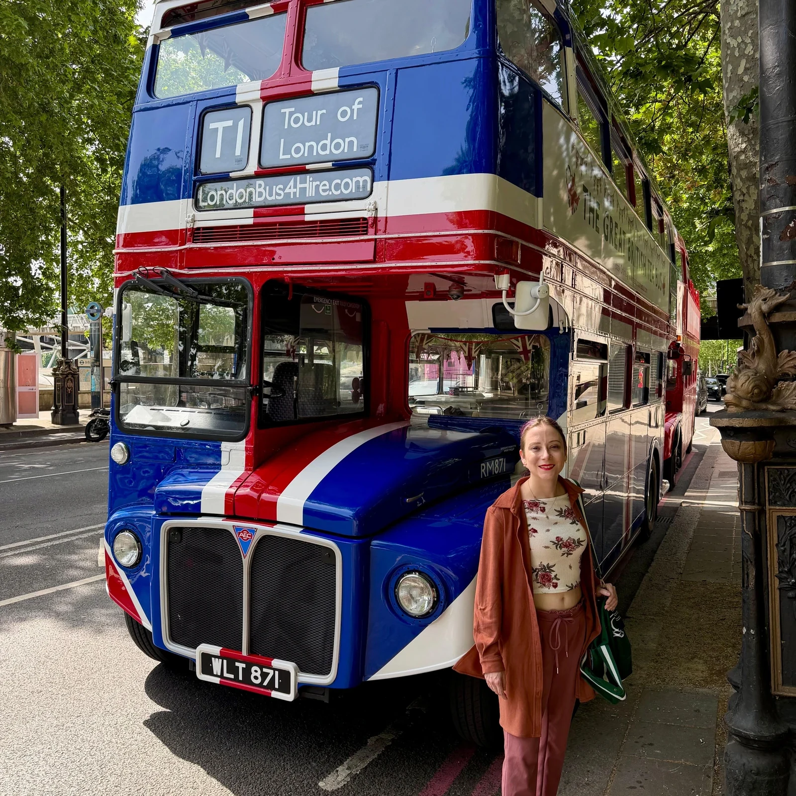 London Afternoon Tea Bus Tour aboard a Classic Routemaster