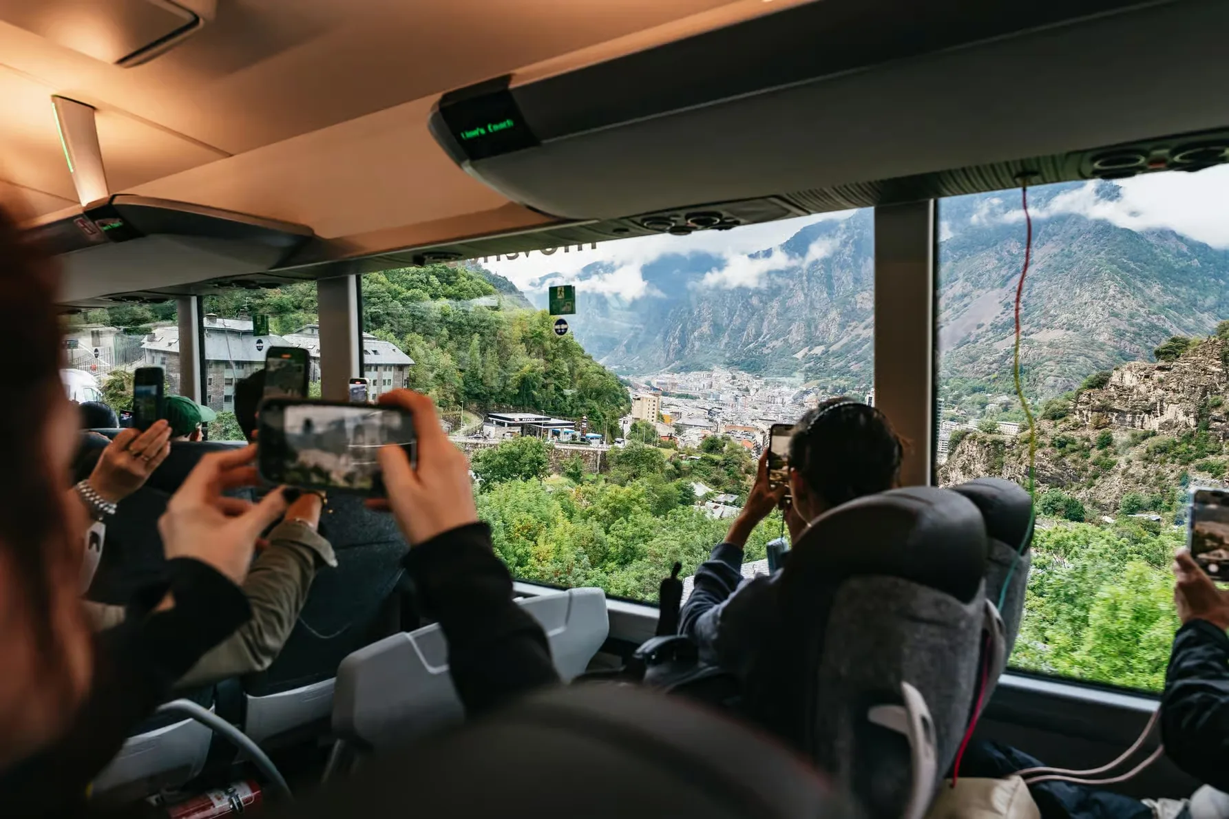 Visita Andorra, Francia y España en una excursión desde Barcelona