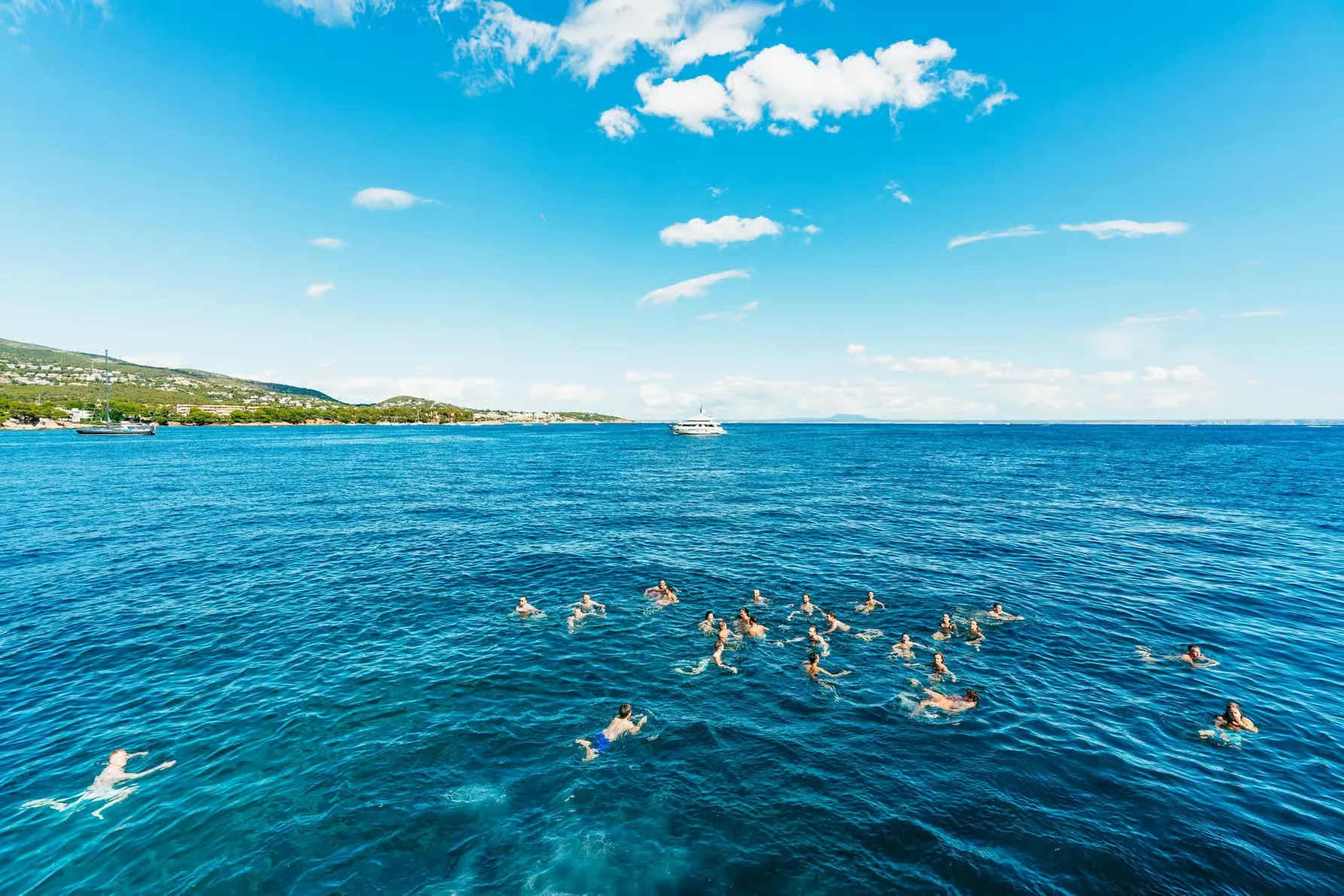 Crucero por la bahía de Palma con DJ, baño y almuerzo
