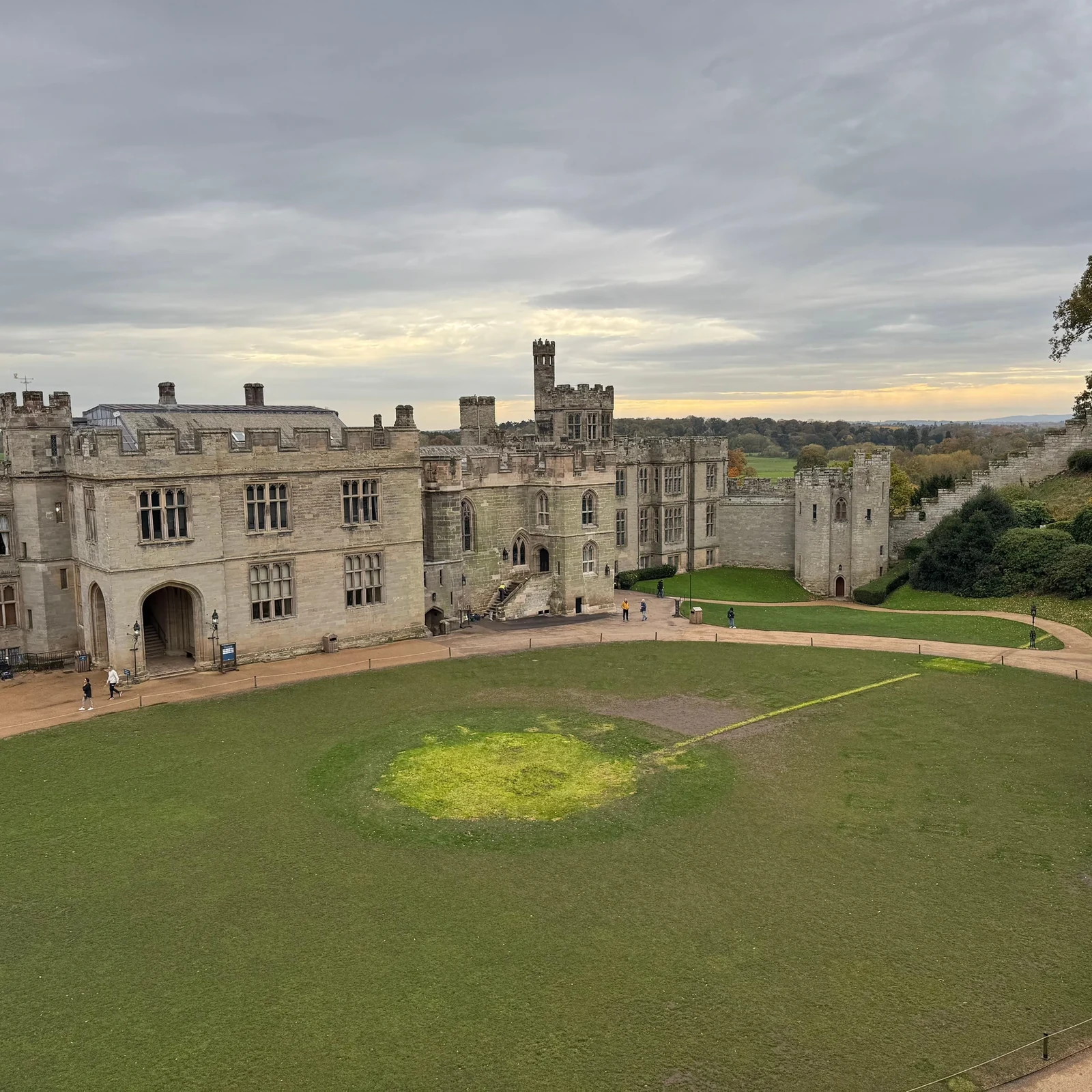 Tagesausflug ab London nach Oxford, Stratford, Cotswolds und Warwick