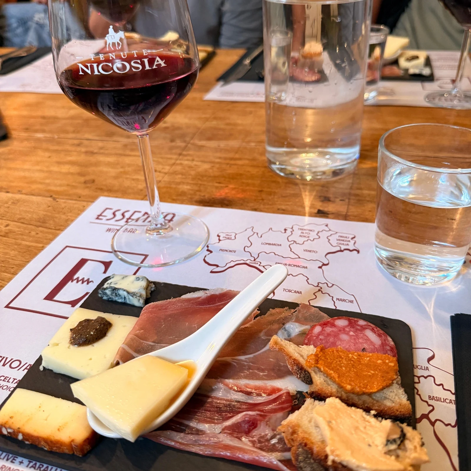 Visite gastronomique du Trastevere à Rome avec plus de 20 dégustations et du vin