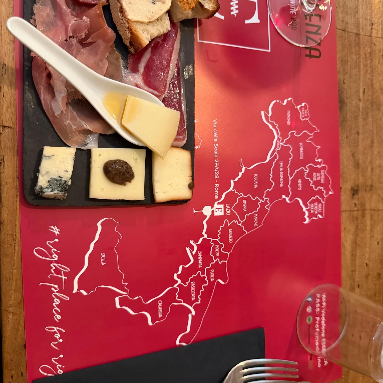 Visite gastronomique du Trastevere à Rome avec plus de 20 dégustations et du vin