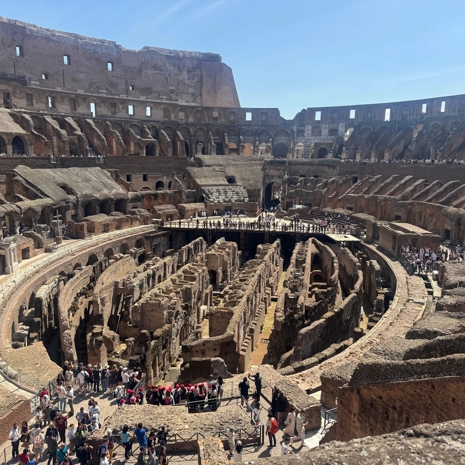 Visite du Colisée avec accès à l’Arène, au Palatin et au Forum romain