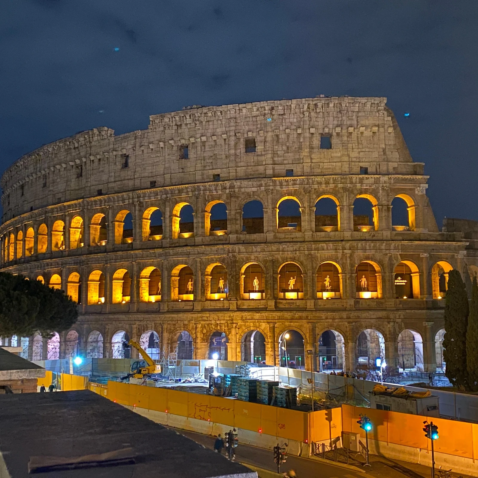 Rom Nachttour im Golfcart mit Abendessen und Gelato
