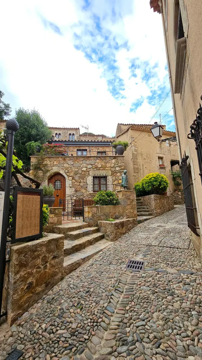 Montserrat, Gérone et Costa Brava depuis Barcelone avec guide