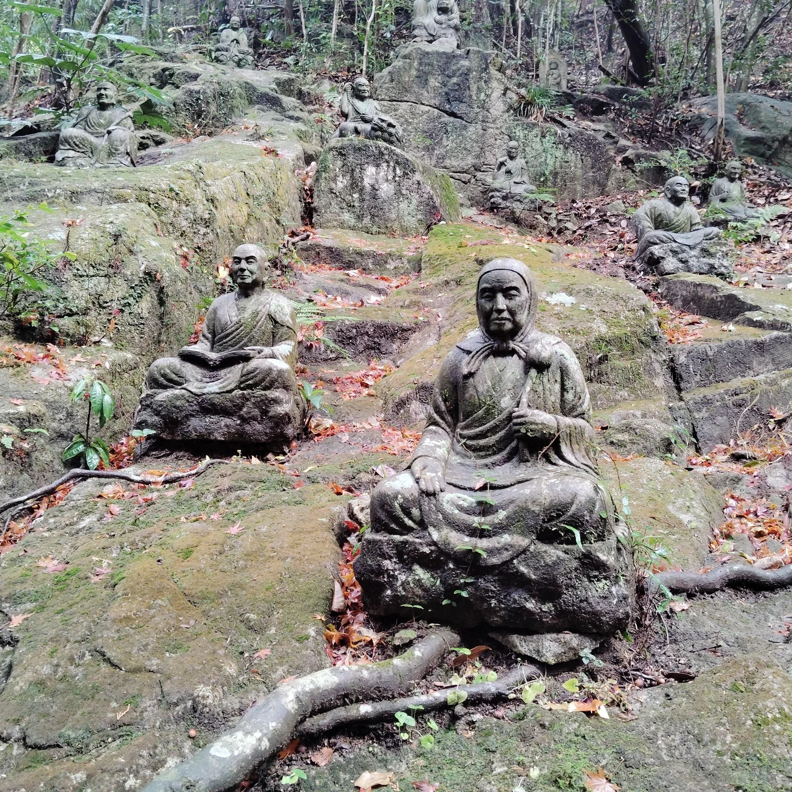 Private Führung durch den Mitaki-ji-Tempel in Hiroshima und seine heiligen Wasserfälle