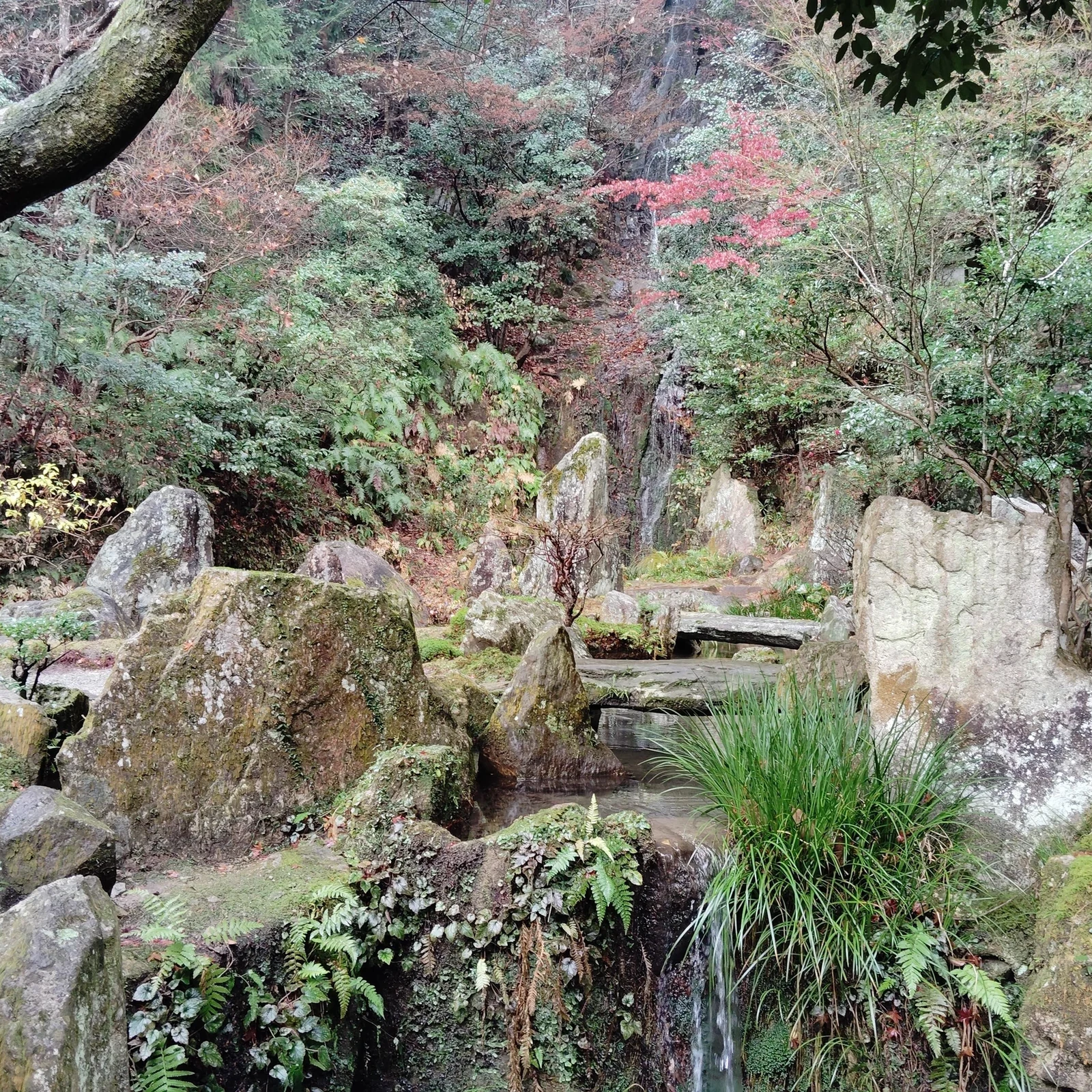 Private Führung durch den Mitaki-ji-Tempel in Hiroshima und seine heiligen Wasserfälle