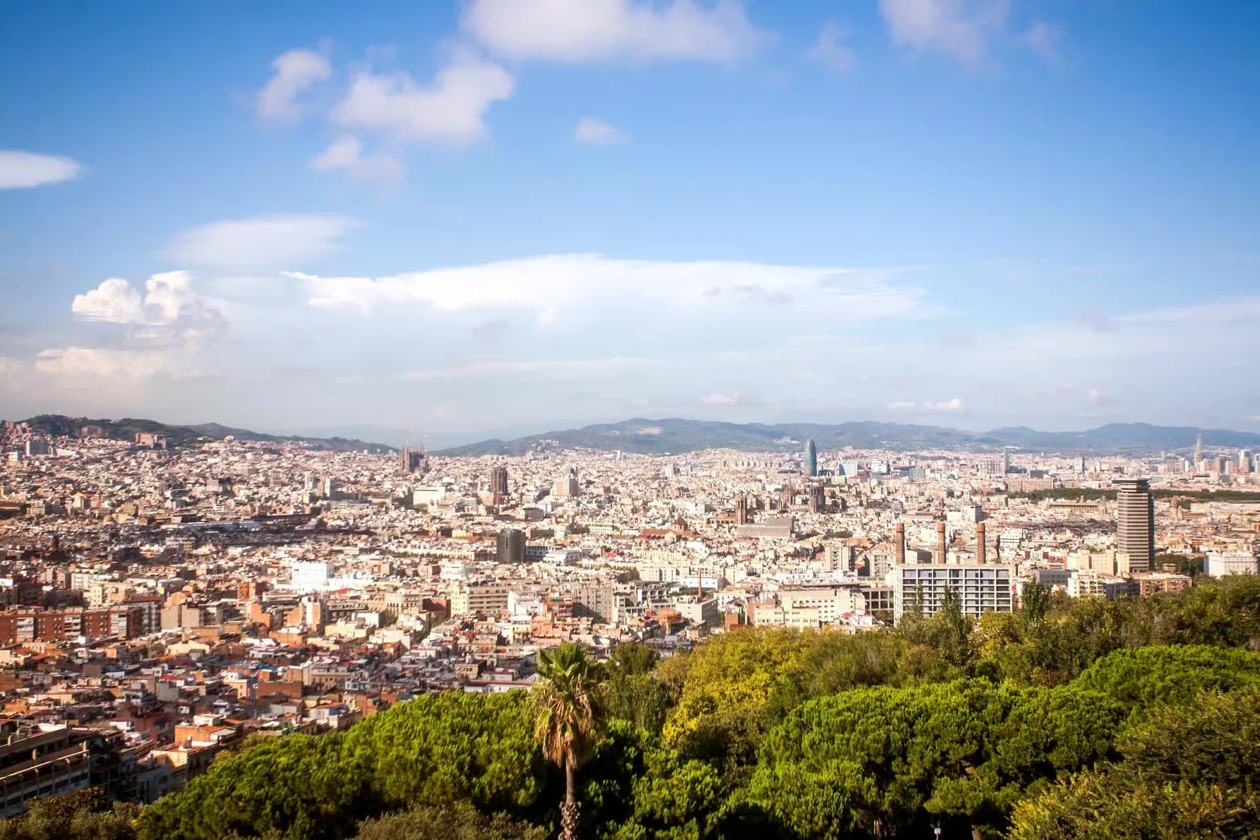 Montez à Montjuïc en téléphérique et admirez Barcelone d’en haut