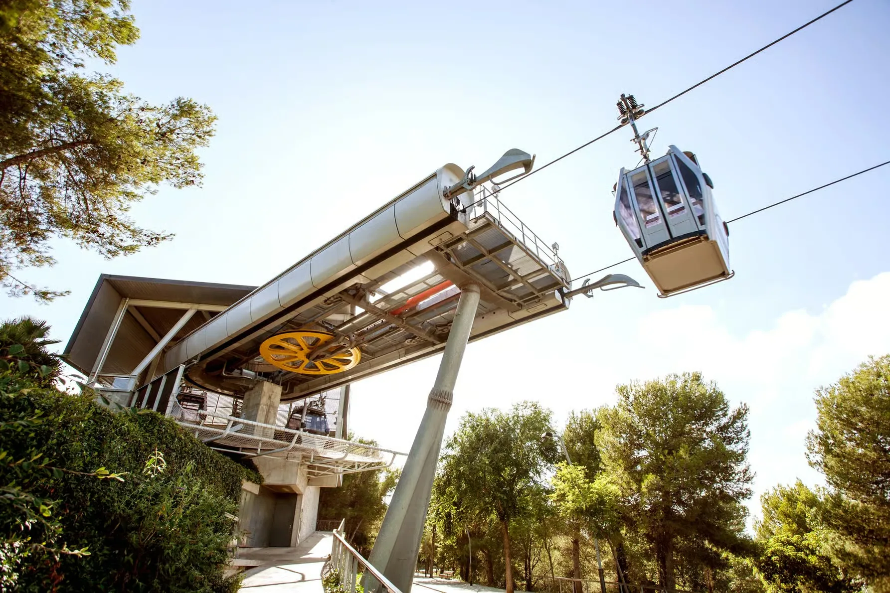Sube a Montjuïc en teleférico y mira Barcelona desde las alturas