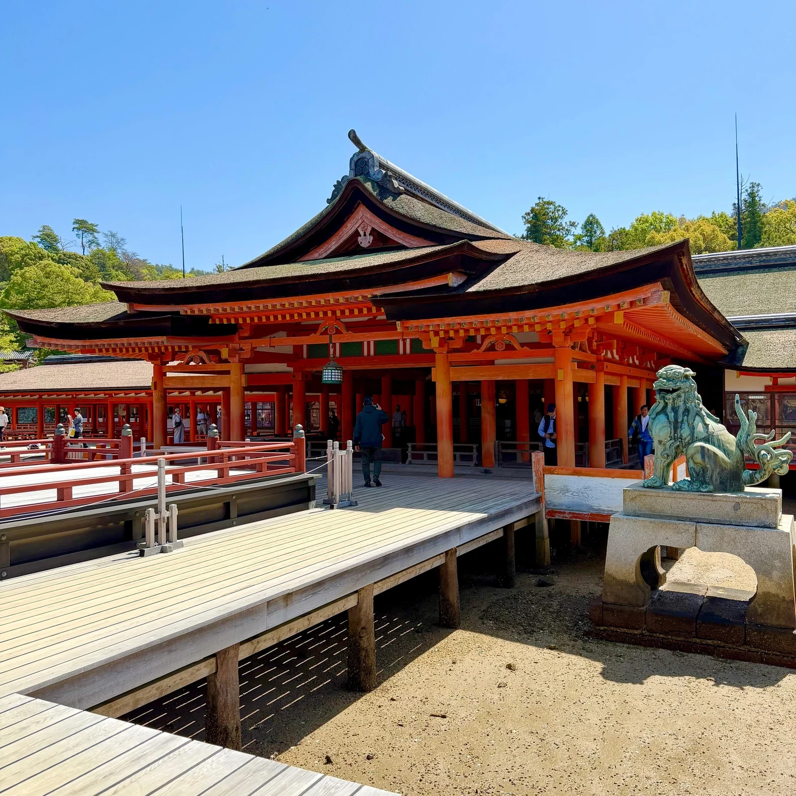 Hiroshima and Miyajima guided tour in one day