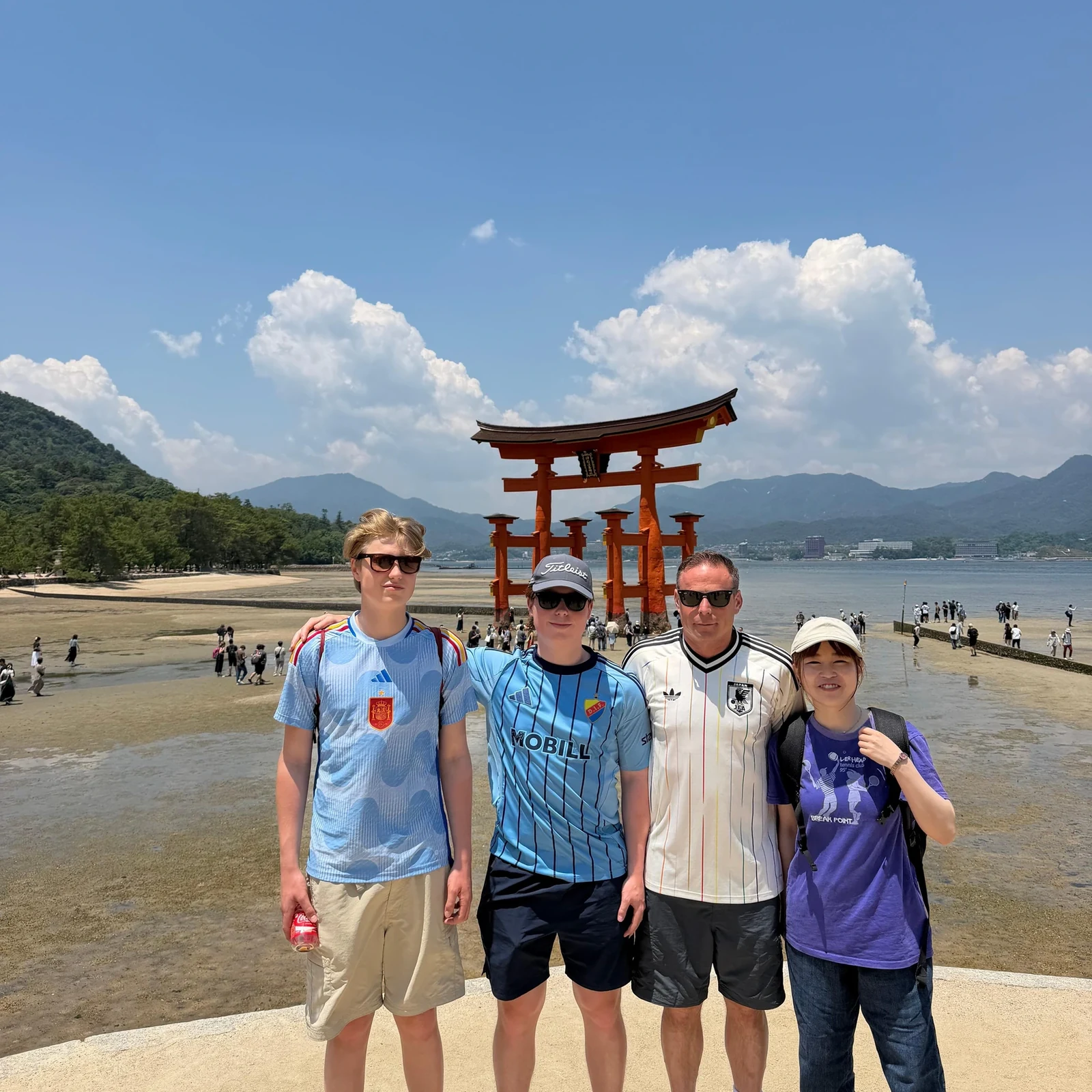 Hiroshima and Miyajima guided tour in one day