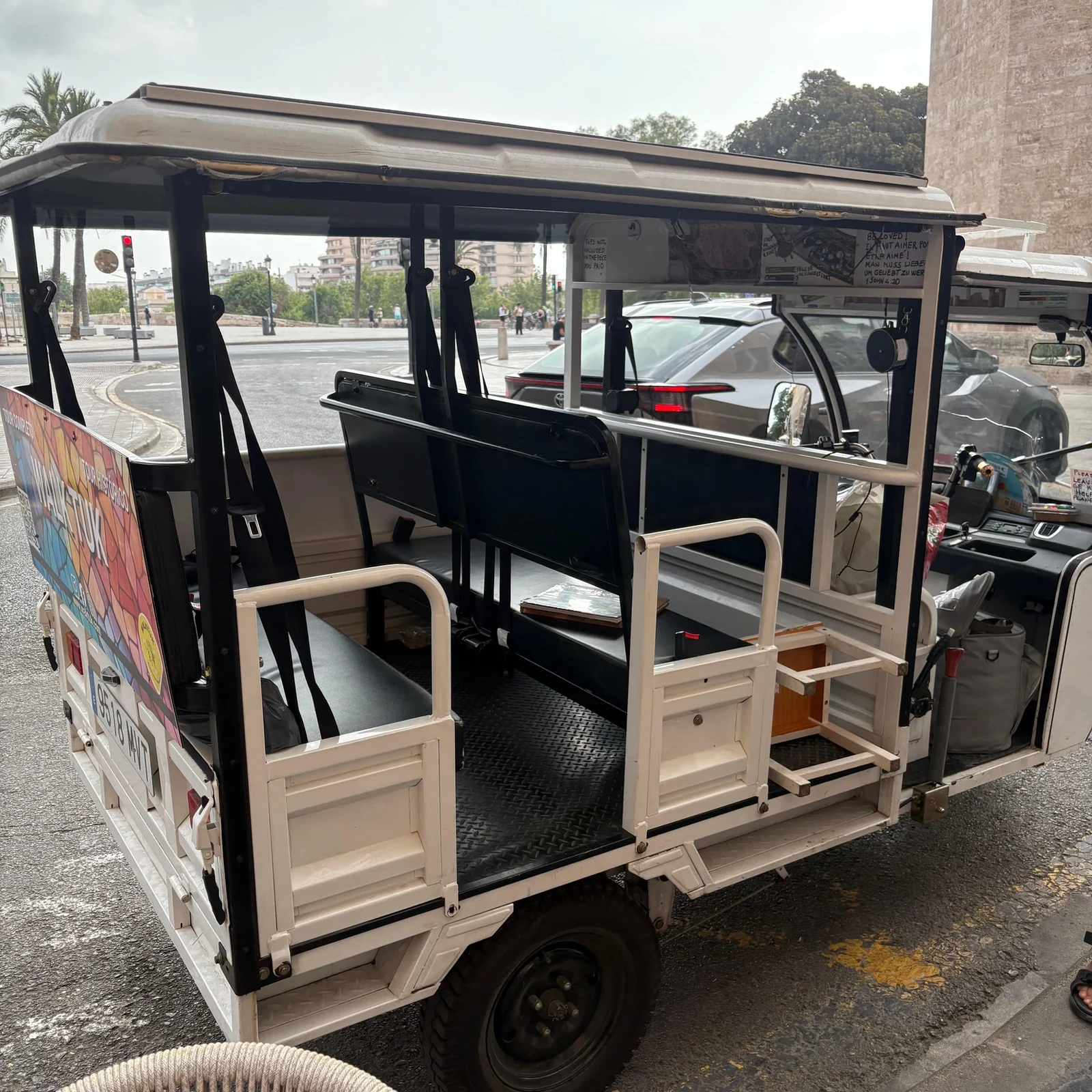 Tuk-Tuk-Tour durch Valencia im elektrischen Fahrzeug