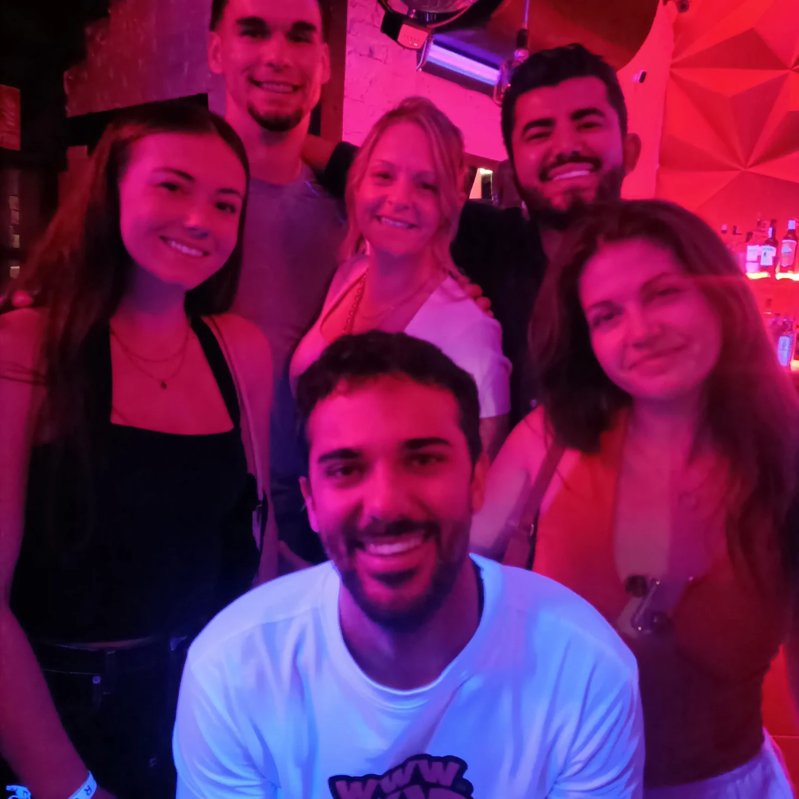 Pub Crawl in Valencia mit Guide und VIP-Club-Eintritt