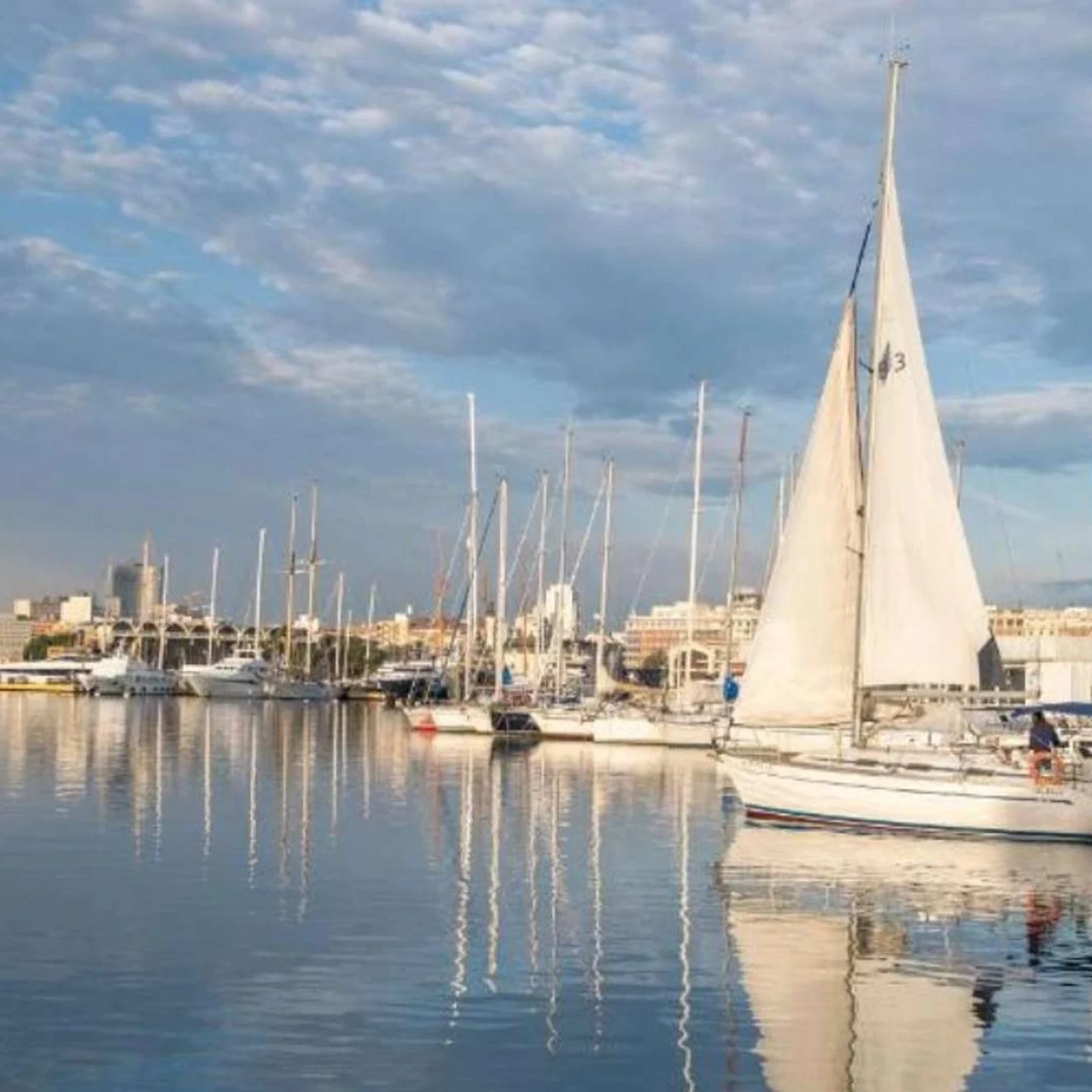 Sonnenfinsternis Valencia Segelboot: vom Meer aus beobachten