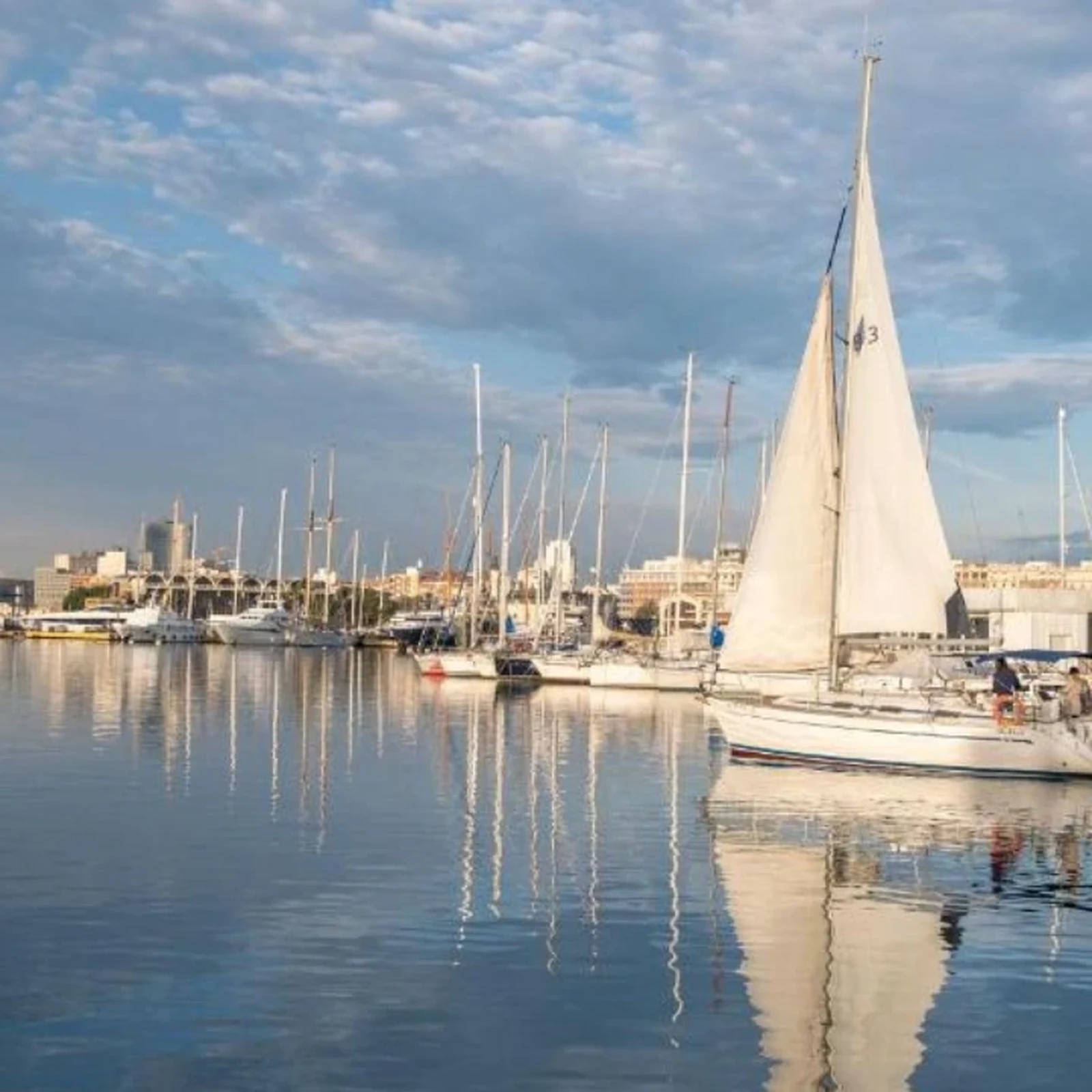 Sonnenfinsternis Valencia Segelboot: vom Meer aus beobachten