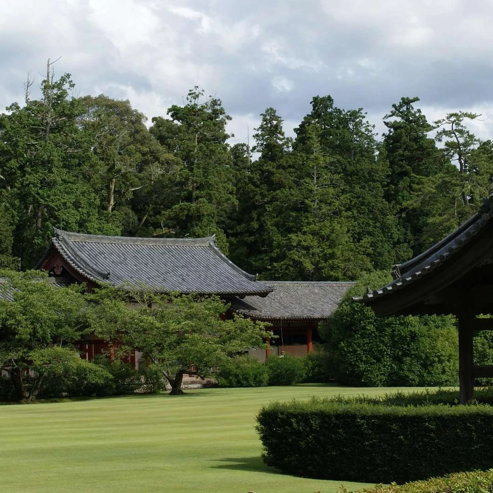 Visite d'Asuka en vélo électrique entre mégalithes et temples