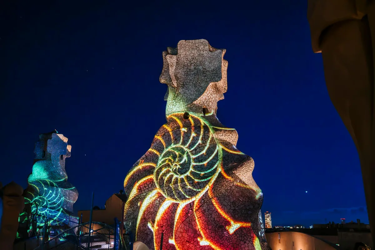 La Pedrera nocturne Barcelone avec spectacle audiovisuel