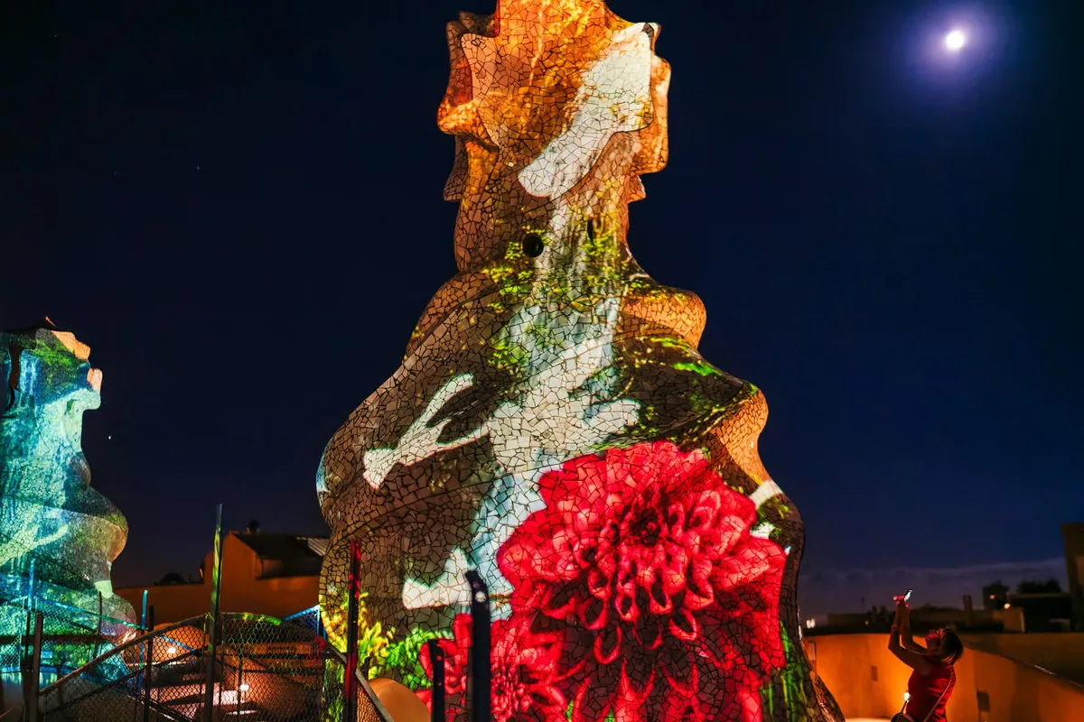 La Pedrera nocturne Barcelone avec spectacle audiovisuel