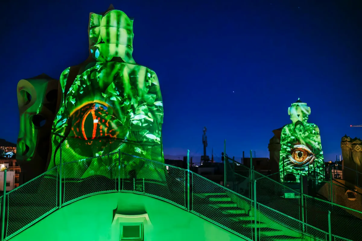 La Pedrera nocturne Barcelone avec spectacle audiovisuel