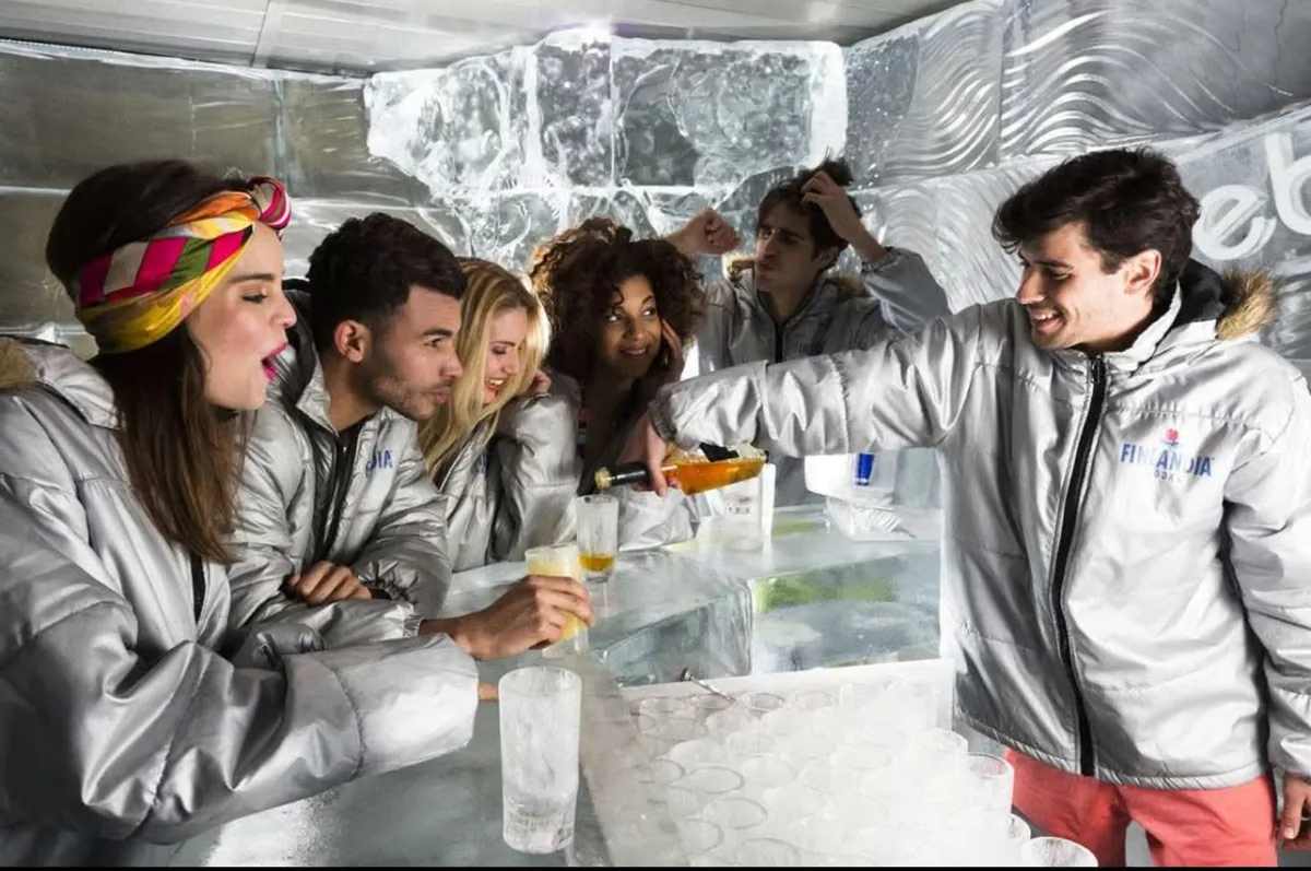 Icebarcelona: Eisbar Barcelona direkt am Strand