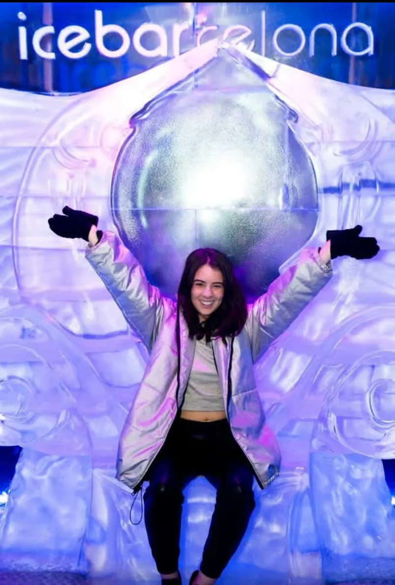 Icebarcelona: Eisbar Barcelona direkt am Strand