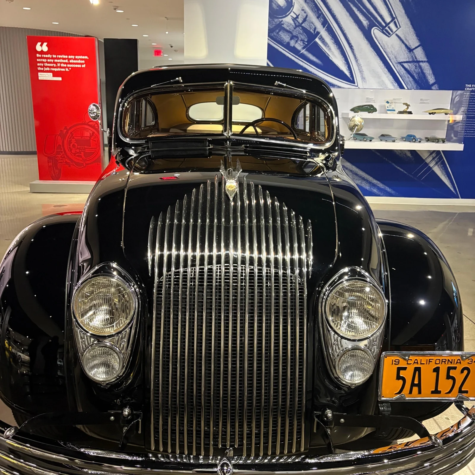 Petersen Automotive Museum Eintritt in Los Angeles: über 100 Fahrzeuge entdecken