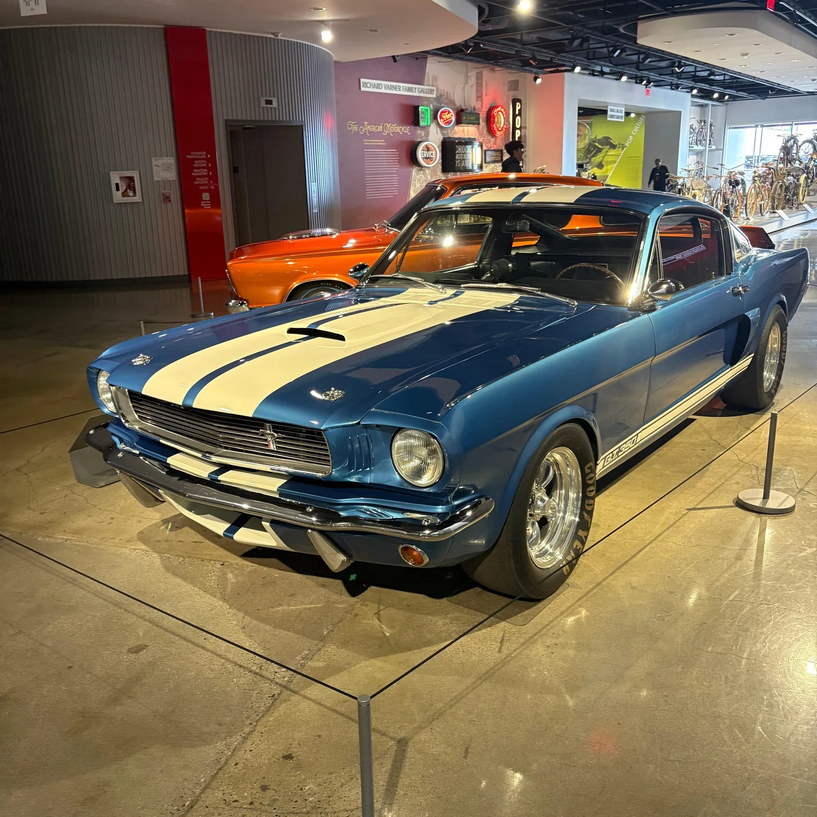 Entrada al Petersen Automotive Museum en Los Ángeles: explora más de 100 vehículos
