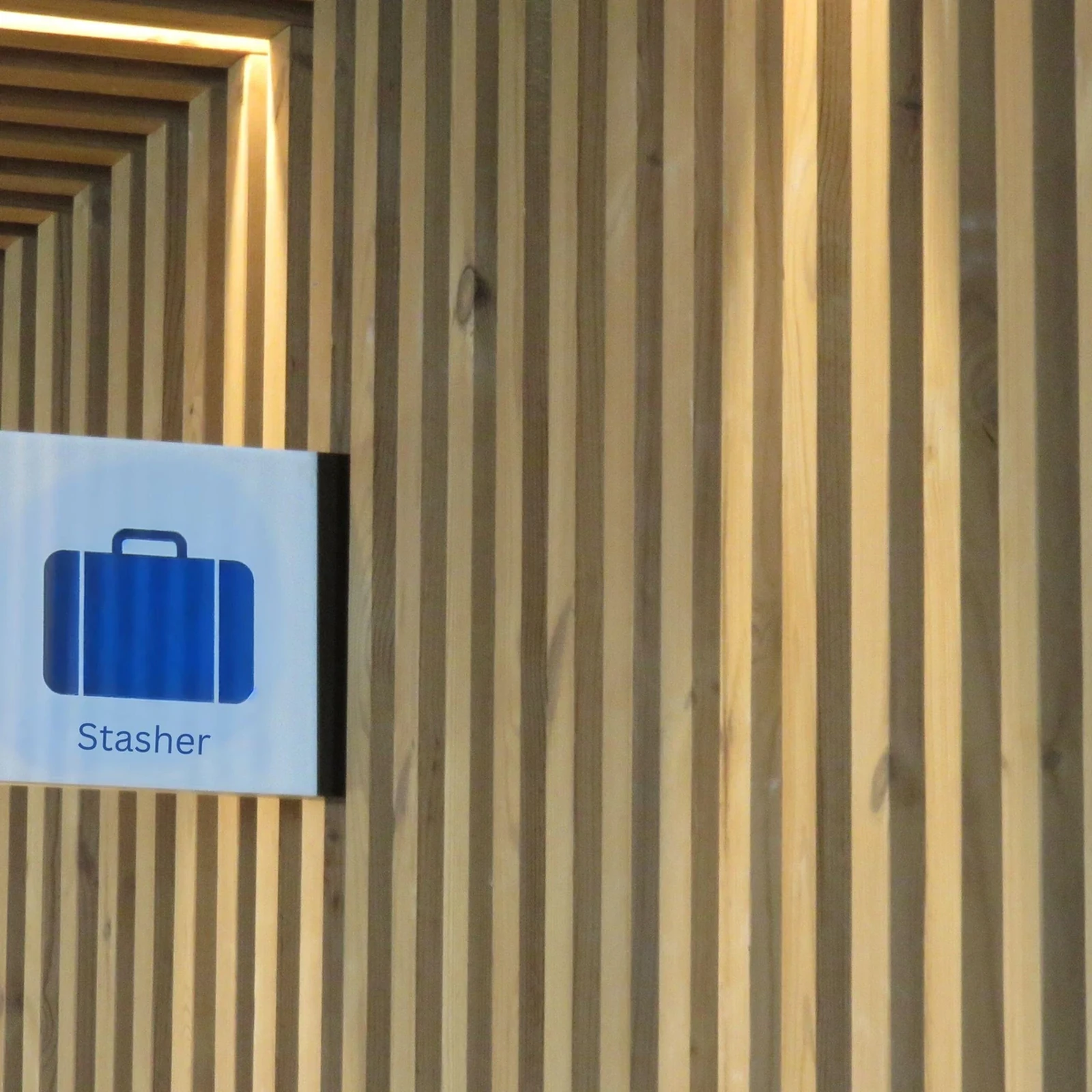 Luggage Storage in Surfers Paradise with Insurance and 24/7 Support