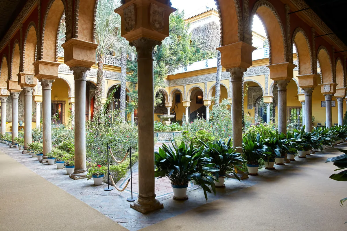 Palacio de las Dueñas Sevilla entrada con guía en la app