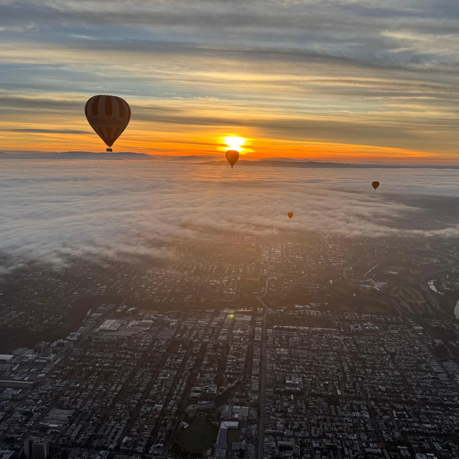 Melbourne vue du ciel au lever du soleil