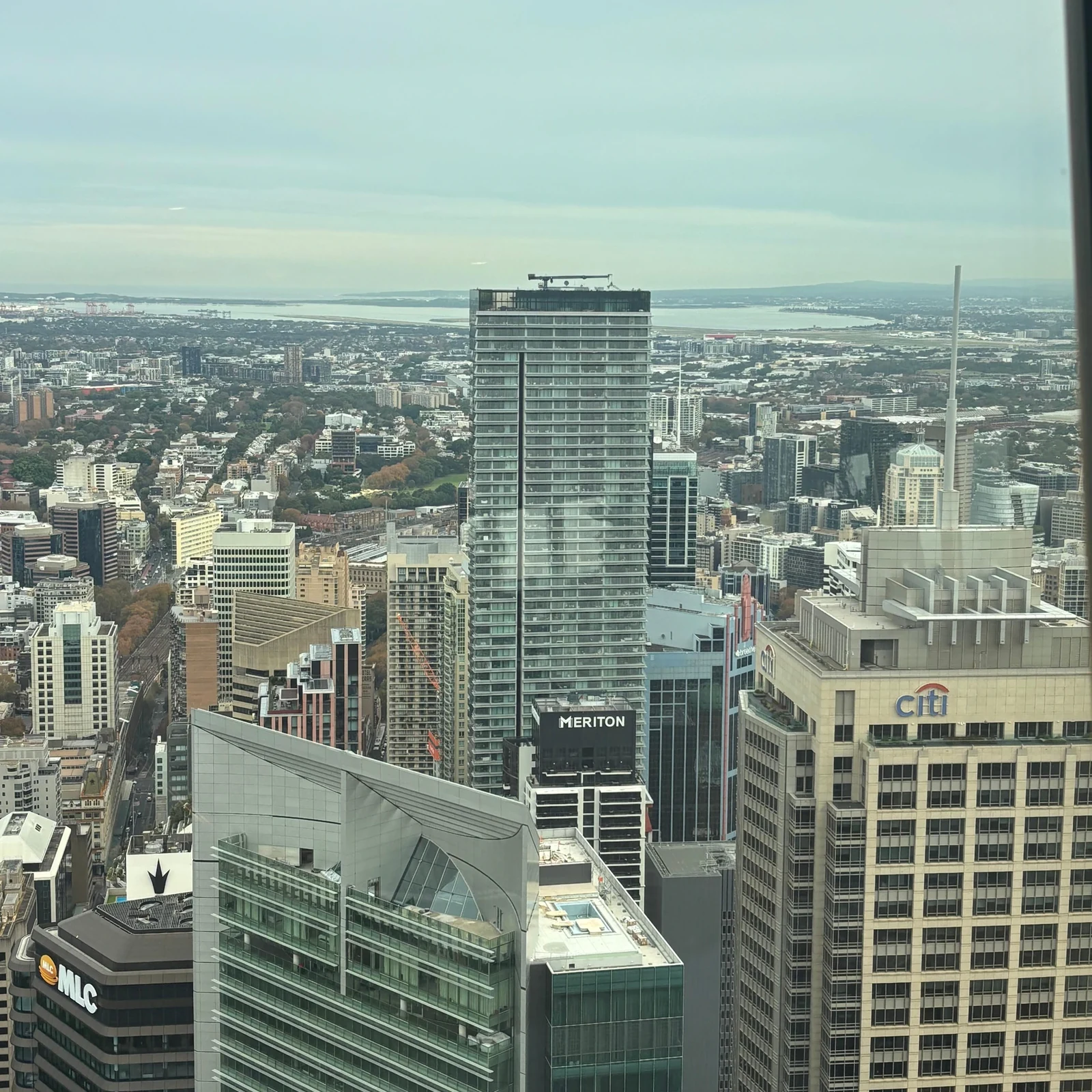 SkyFeast im Sydney Tower: Buffet und 360°-Aussicht