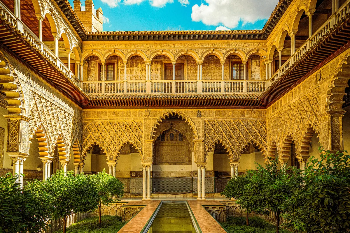 Tour por la Catedral, la Giralda y el Real Alcázar de Sevilla con acceso prioritario
