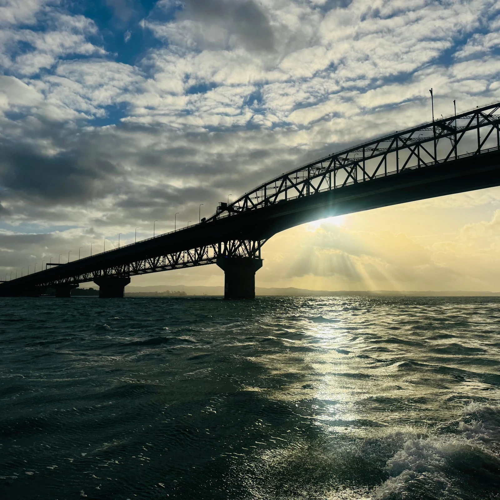 Crucero al atardecer por el puerto de Auckland